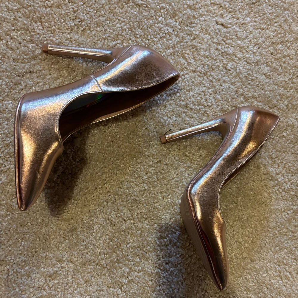 Gold Heels Size 7 - Picture 7 of 7